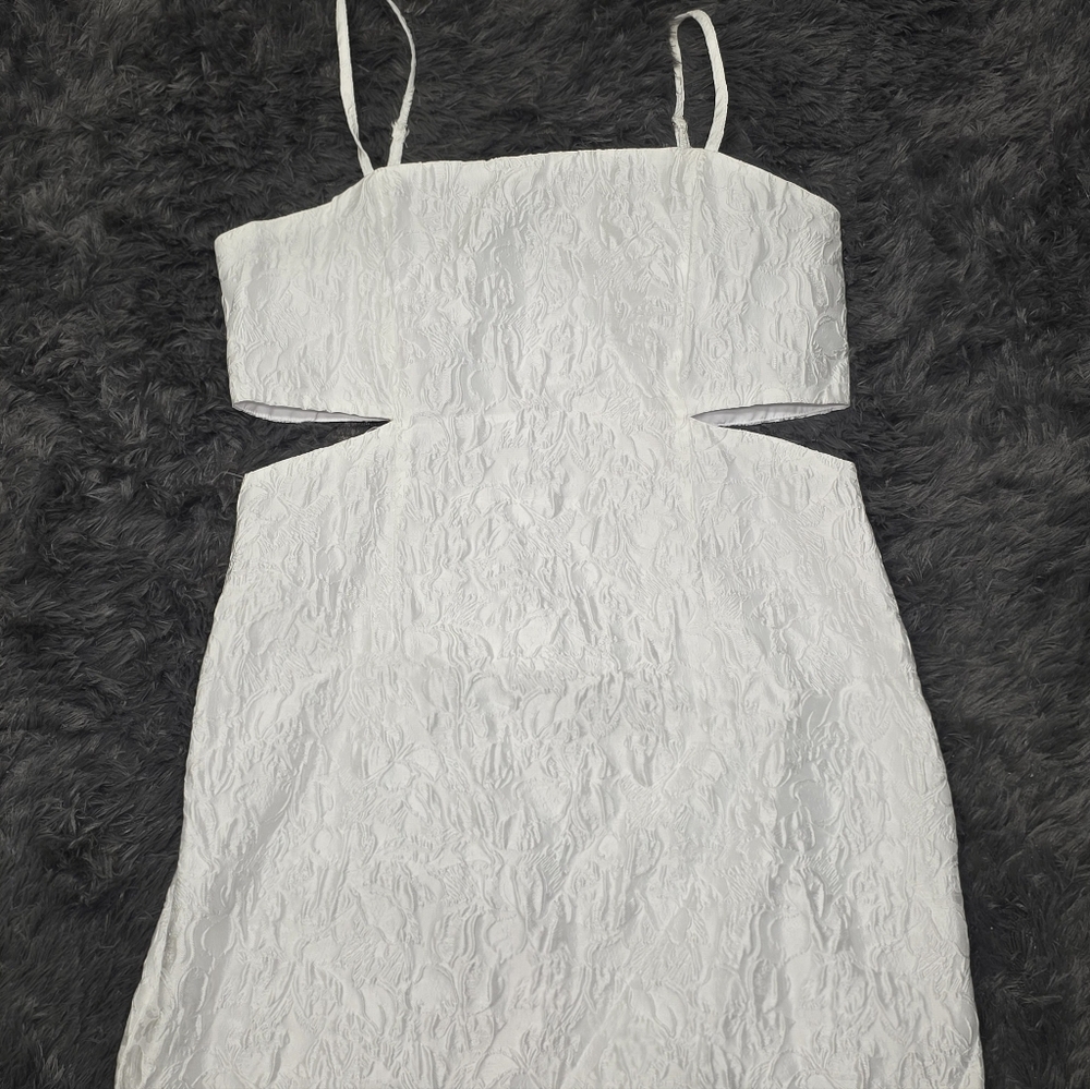 Lulu's White Textured Cutout Mini Dress. Size L. EUC - Picture 7 of 9